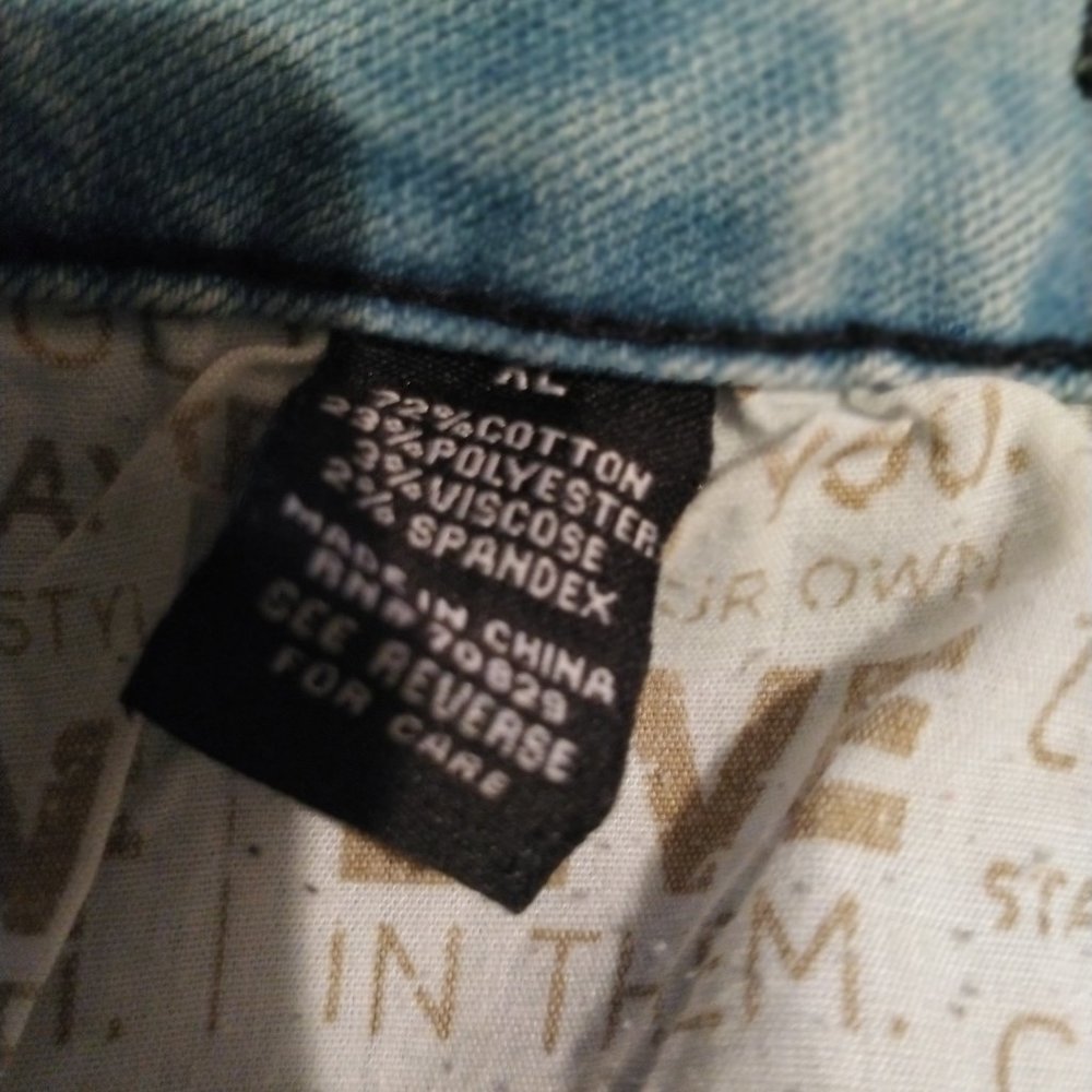 Distressed overalls - Picture 6 of 8